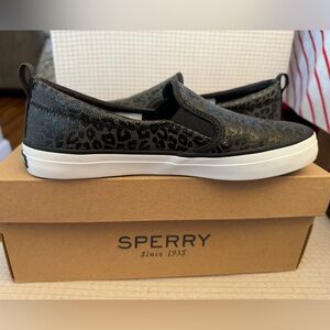 Sperry Crest TG Cheetah - Black shiny slip on sneakers - size 8